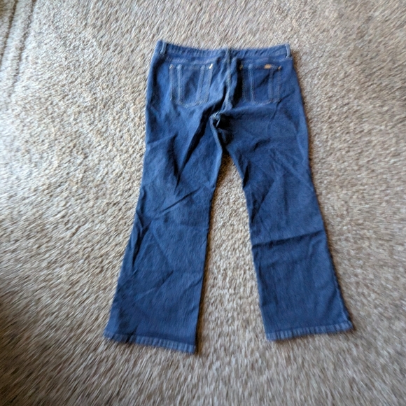 Jennifer Lopez Classic Blue Jeans - Picture 4 of 4